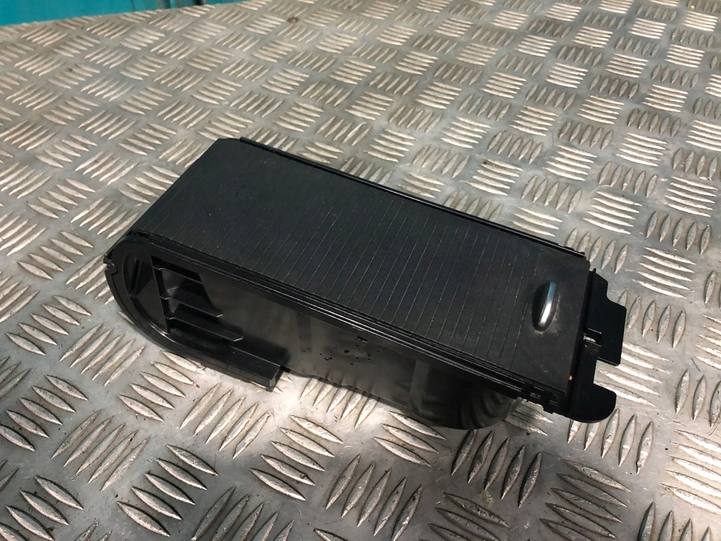 фото №1, Mercedes r172 slk бардачок кронштейн na кружки шторка