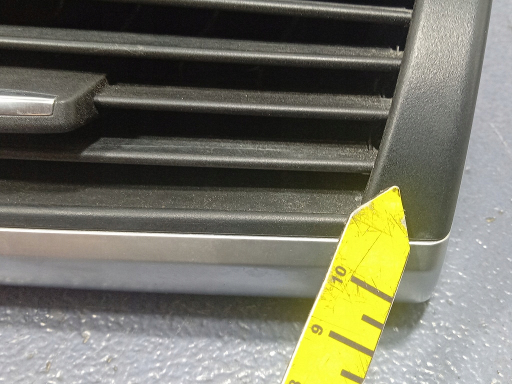 Bmw x6 e71 e72 решётка обдув консоли правый  9227768 Киев