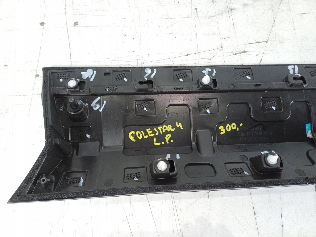 Молдинг дверь левый перед накладка левая передняя polestar iv 4 80008472 Цена