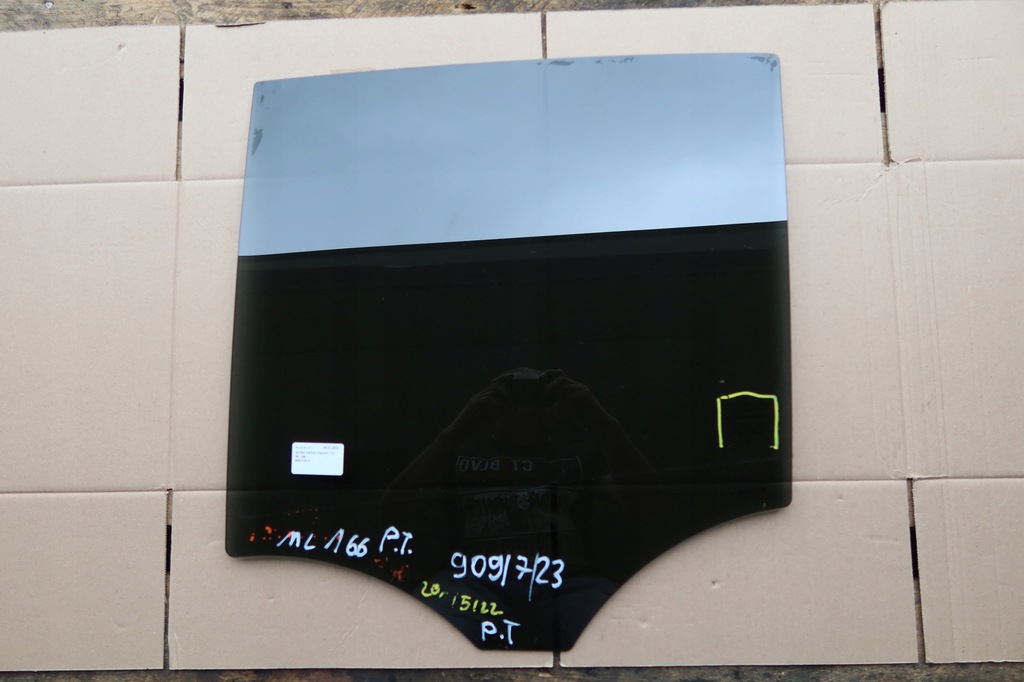 фото №1, Стекло дверь правый задняя ml 166