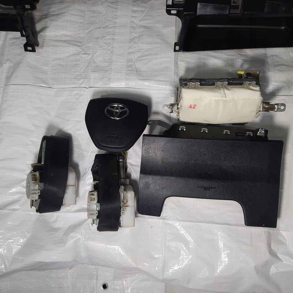 фото №5, Rav4 iv 2013- консоль панель приладів ремені подушка безпеки подушки безпеки