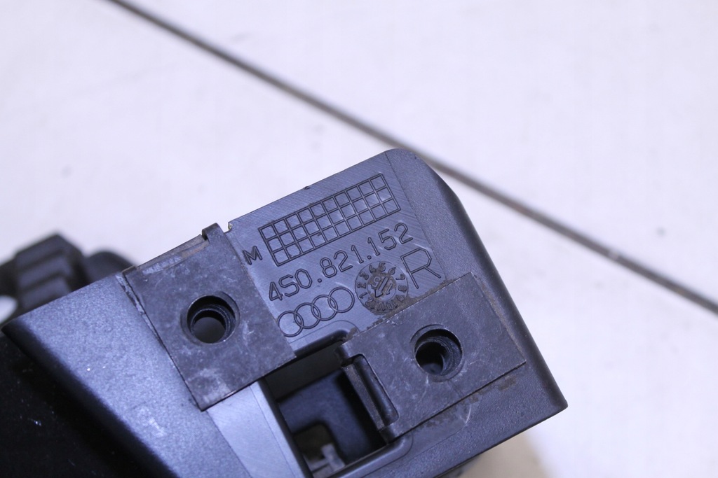 фото №2, Кронштейн накладки порога audi r8 4s0853922