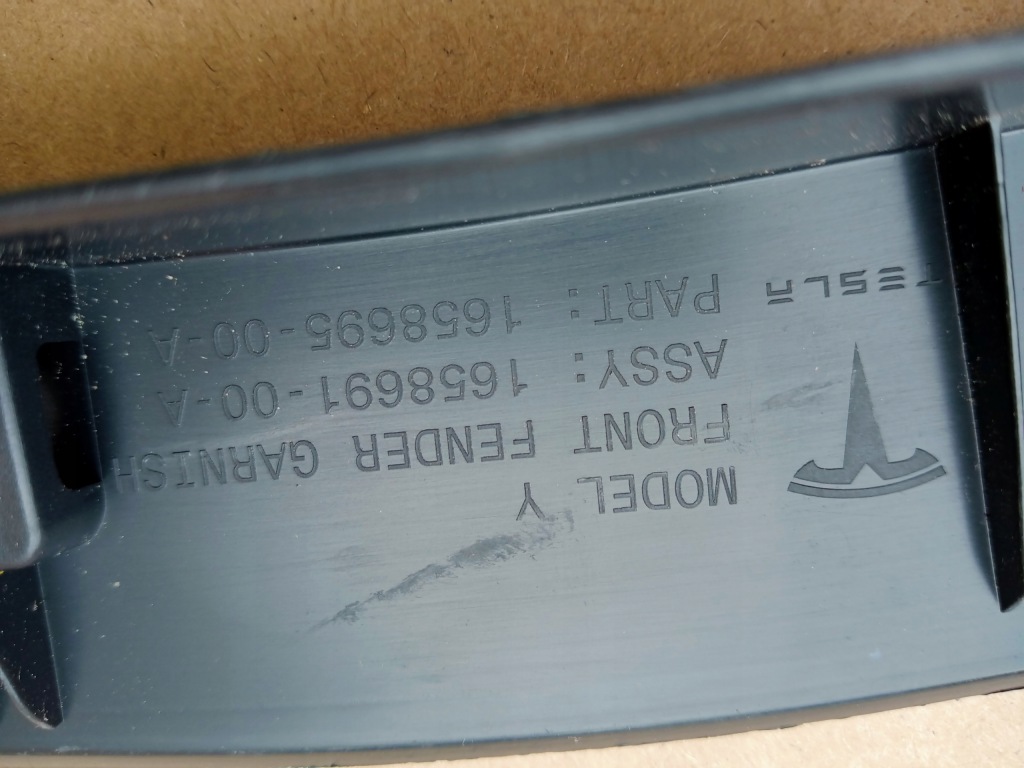 фото №6, Tesla y ліва молдинг крила перед