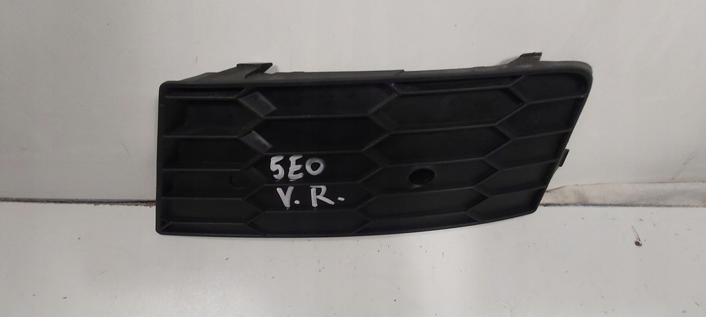 фото №1, Skoda octavia iii решётка бампера правый перед