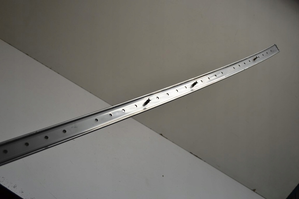 фото №10, Mercedes w124 молдинг хром бампера задняя средняя