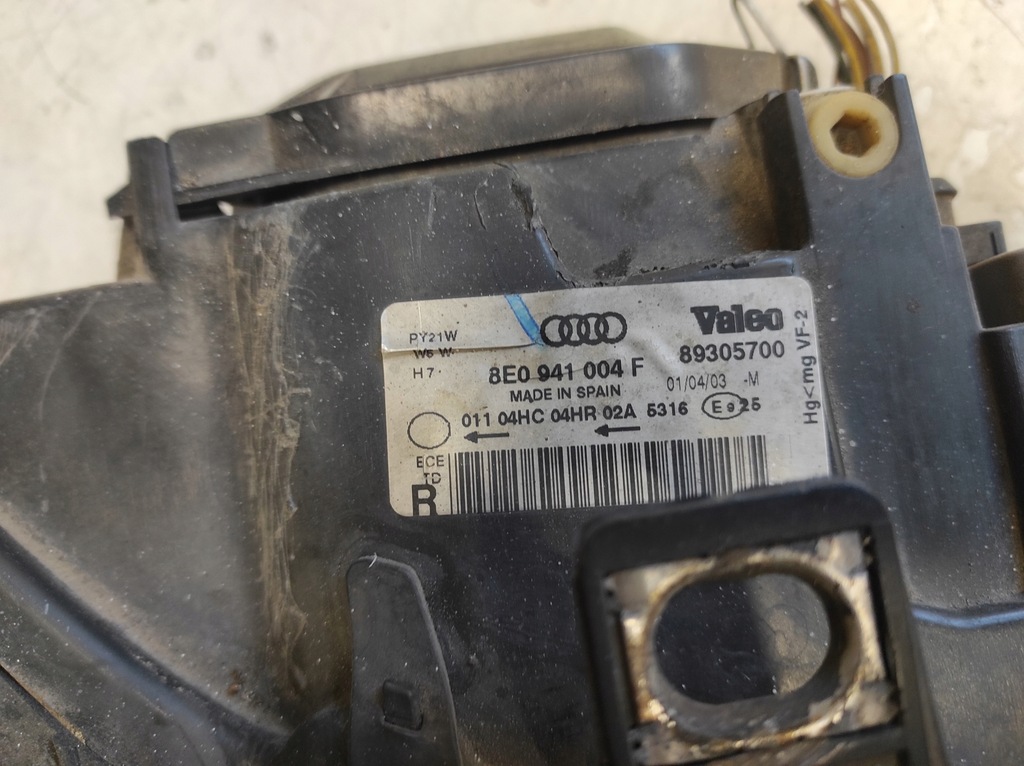 фото №8, Audi a4 b6 00- лампа правая перед 8e0941004f - cała