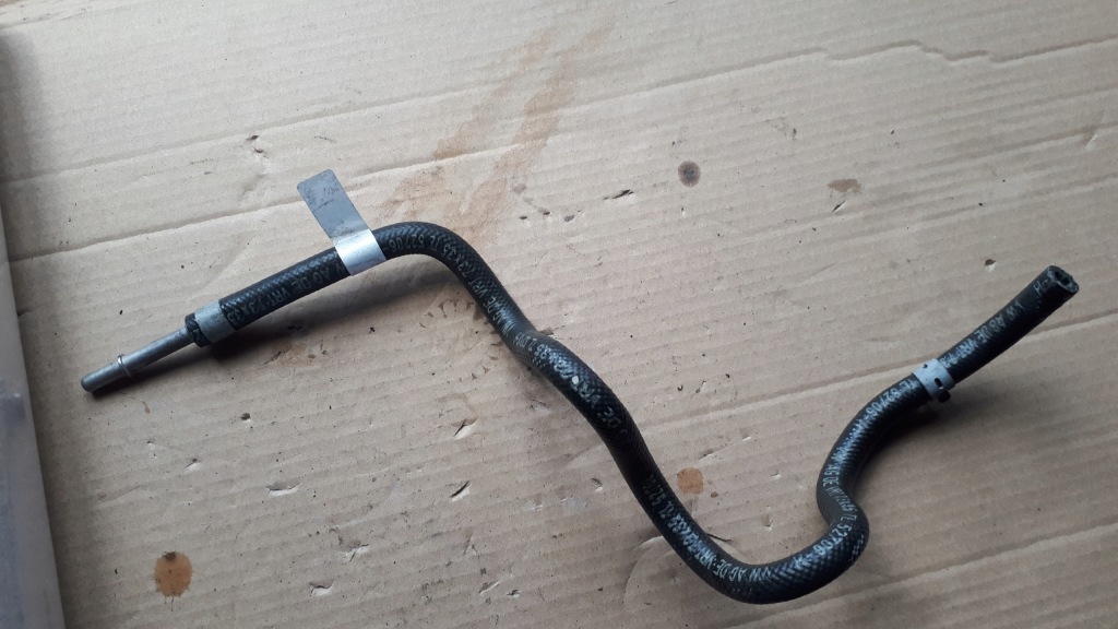 фото №1, A4 b9 8w шланг wąż пального 2.0 tfsi 8w0201215be