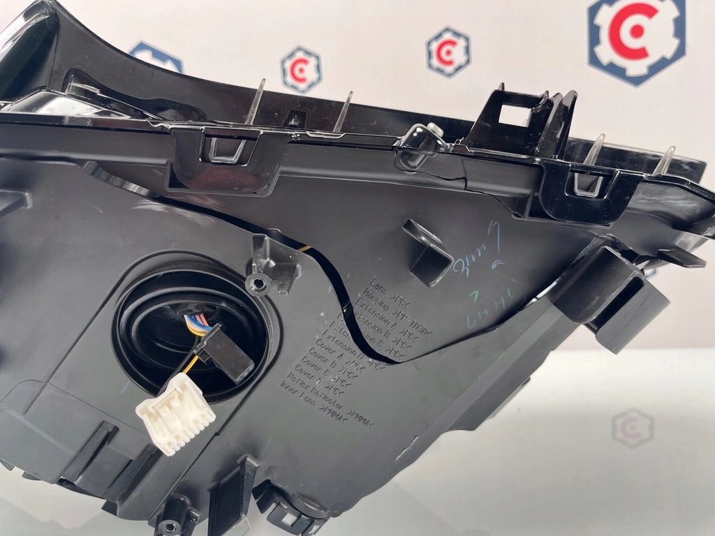 фото №2, Лампа права перед lexus nx full led