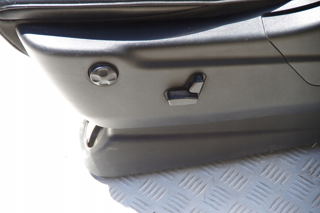 фото №8, Сиденье сиденья jeep grand cherokee wk2 overland lift