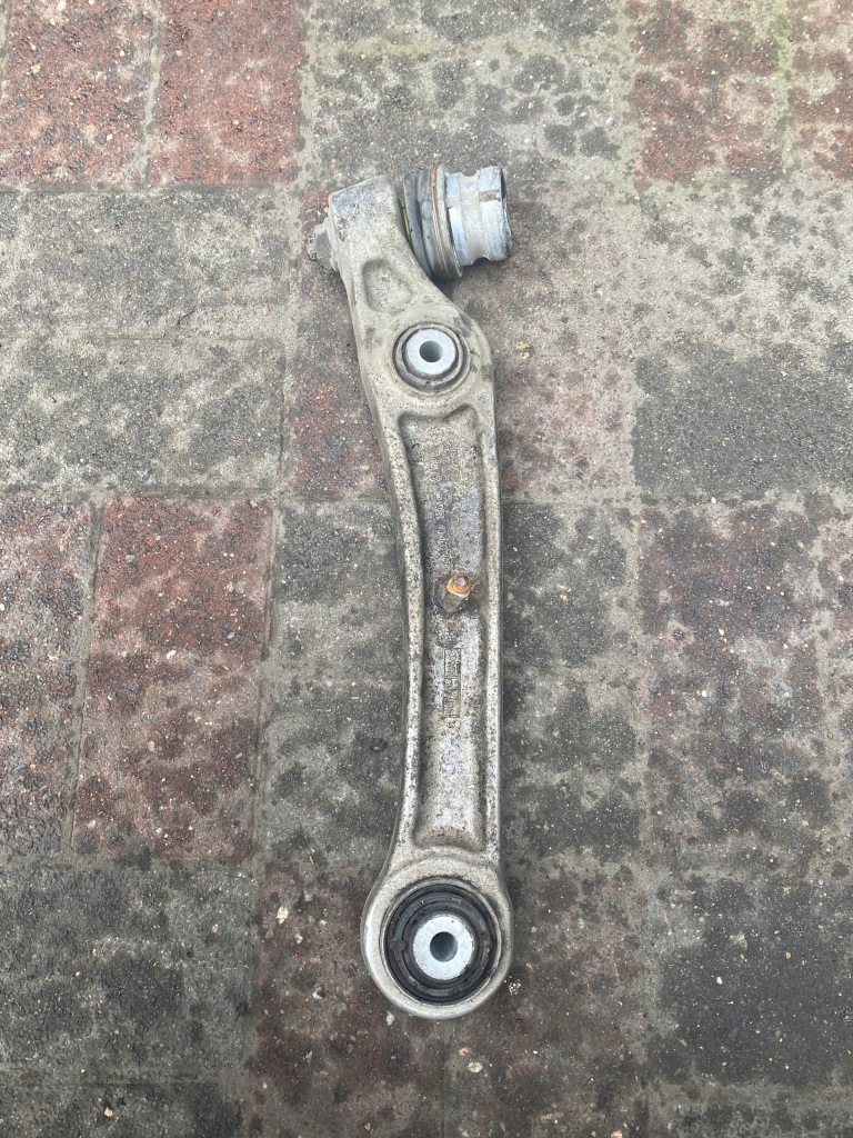 фото №1, Audi q7 4m рычаг правый передний нижний idealny