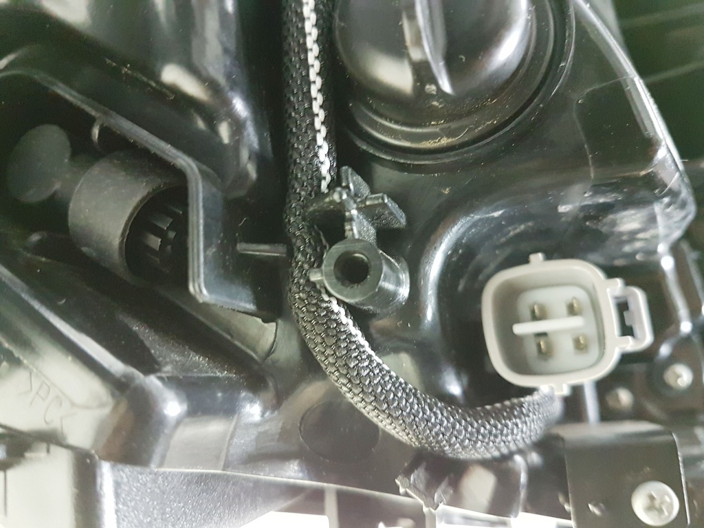 фото №6, Toyota оригінальний номер 81550-f4031 лампа led задня