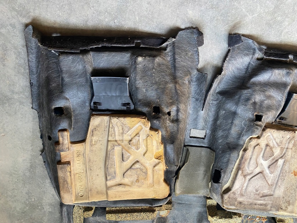 фото №13, Килимок обшивка підлога чорний czarna mercedes w124 kombi 1246804241