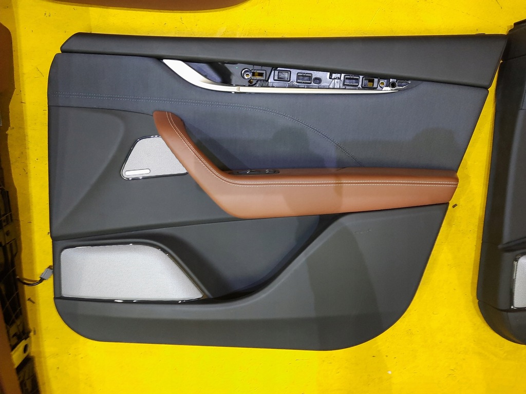 фото №8, Maserati levante сиденья заднее сиденье обшивки туннель кожа