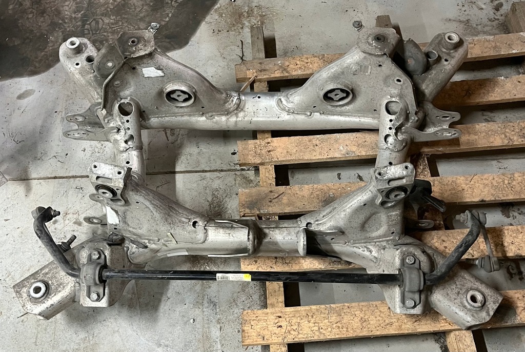 фото №1, Bmw m5 f10 підрамник поперечина підрамник задня