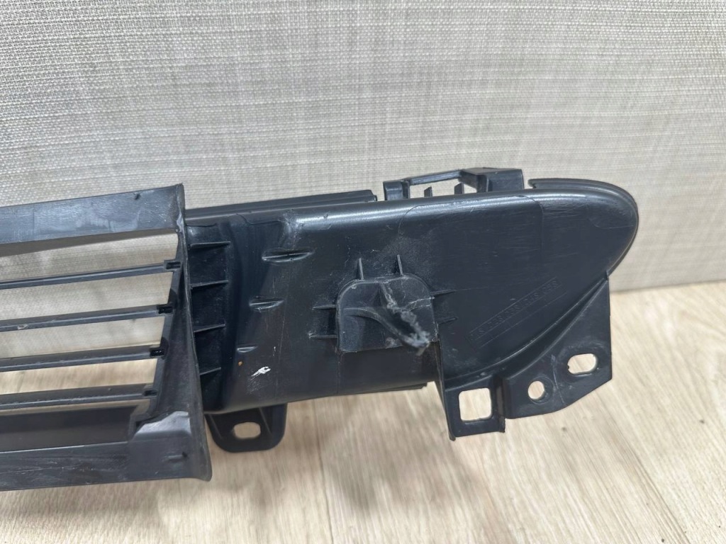 Tesla 3 решётка средняя перед 1516848-00-a Недорого
