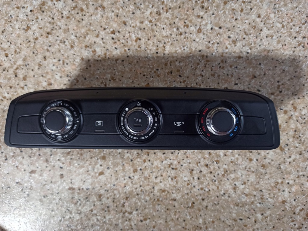 фото №1, Audi a3 8v панель кондиционера 8v0820047d