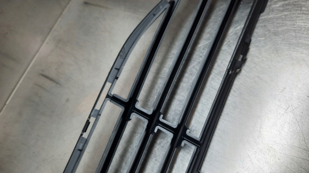 Решётка бампера средняя 31353311 volvo v40 ii 12-19r с Разборки