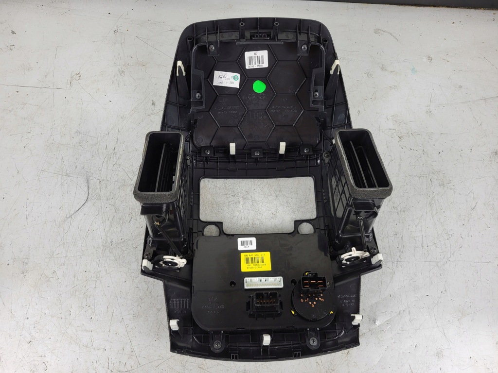 фото №4, Hyundai i30 10r панель кондиционера рамка радио решётка обдув 97250-2l150