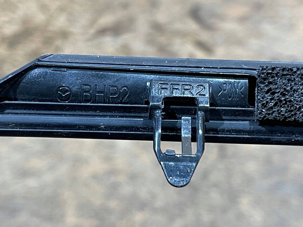 фото №7, Mazda 3 bm iii 13-18 молдинг ущільнювач скло правої перед передня