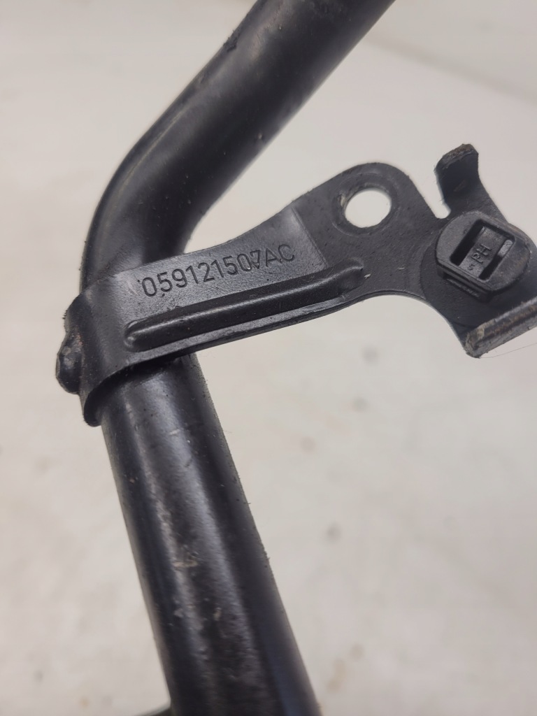 Шланг пабтрубок  воды audi a6 c6 2.7 30 tdi 059121507ac Оригинал