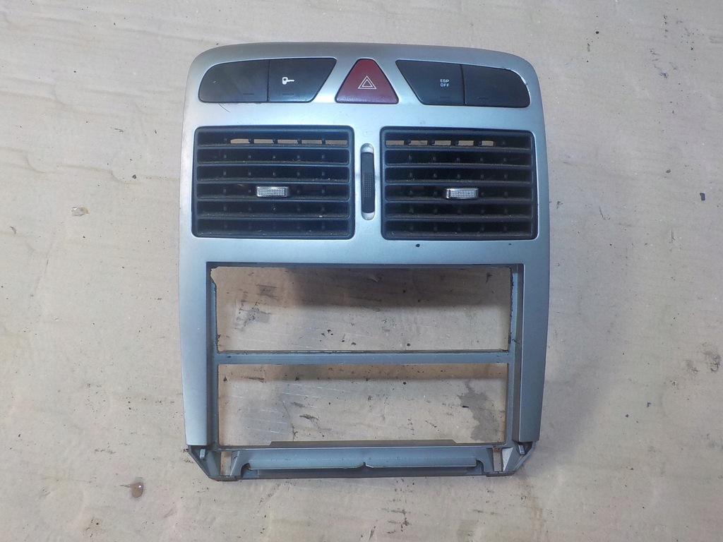 фото №1, Peugeot 307 2.0hdi решётка обдув рамка