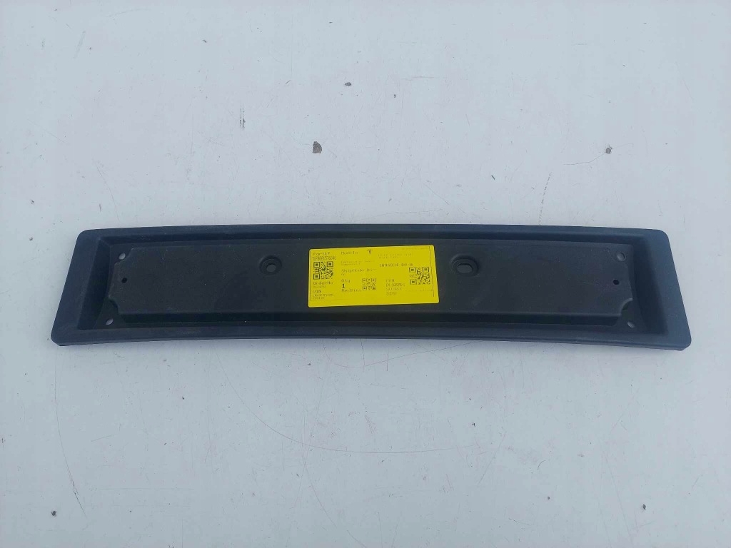 Купити Tesla model 3 підкладка під  номерний знак перед nowa оригінальний номер
