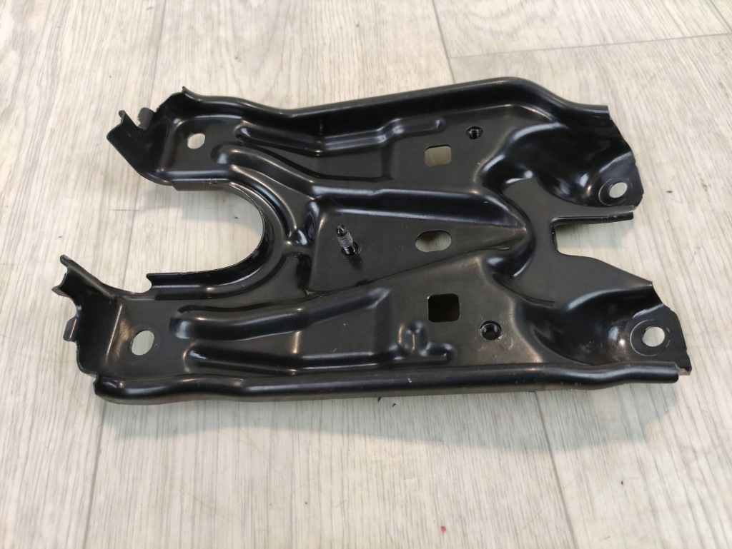 фото №10, Vw touran 5ta кронштейн замка перед 5ta805567