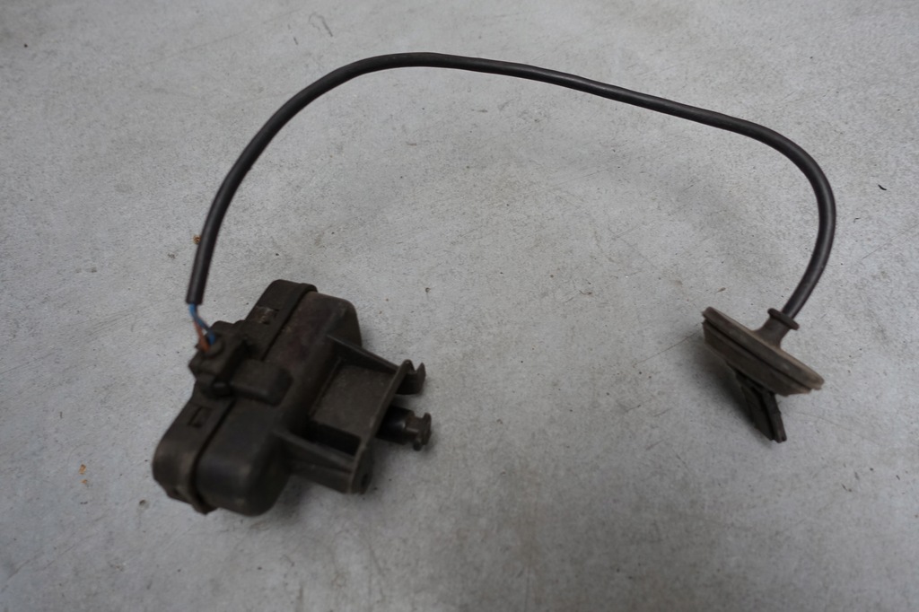 фото №1, Volkswagen оригінальний номер 5n0810773d привід моторчик кришка пального