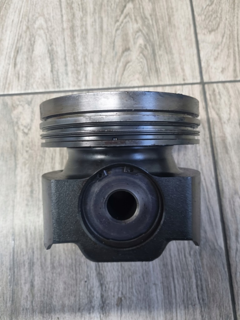 фото №1, Поршень renault volvo 21161901