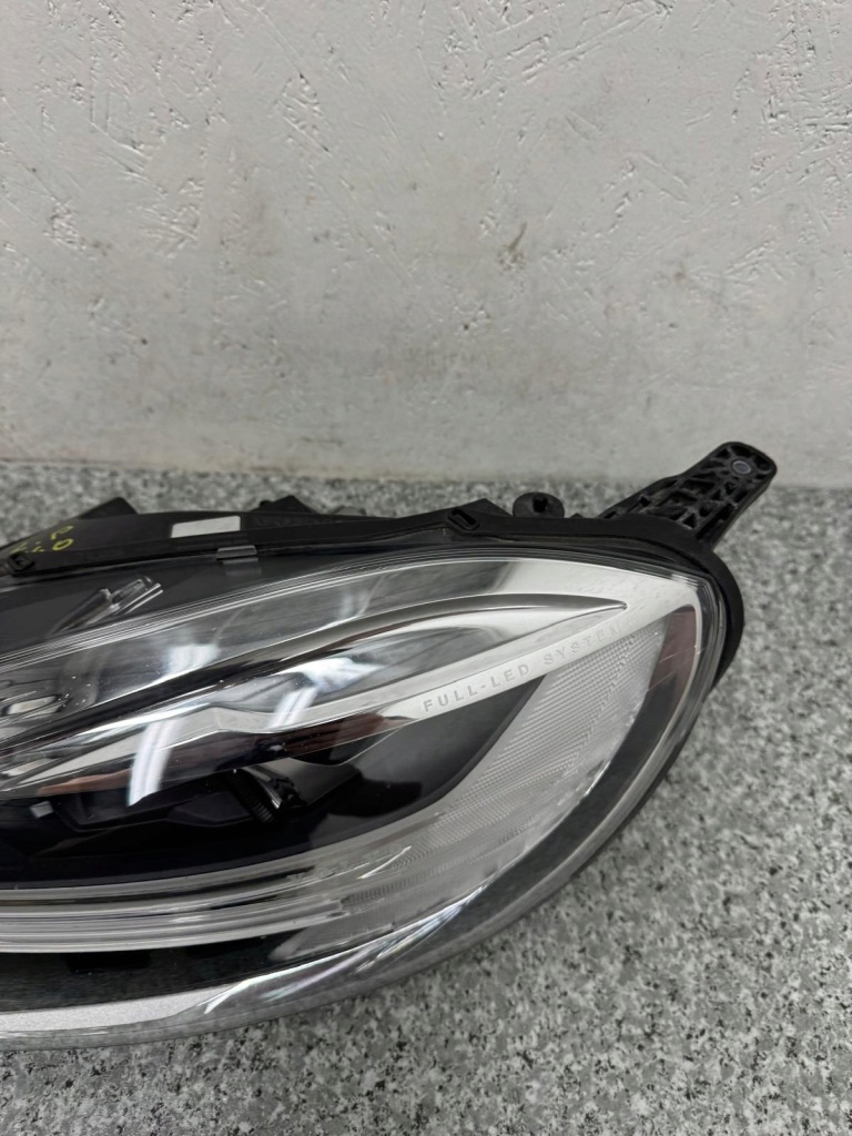 Купити Фара лівий перед full led volvo v40 2 2012-2018r 31677020 рестайлінг