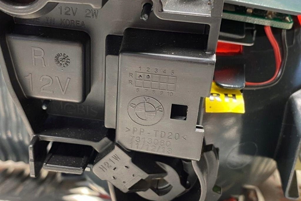 фото №12, Правая лампа крышки багажника bmw 3 f30, f80 18361112 2.0l дизель 2014