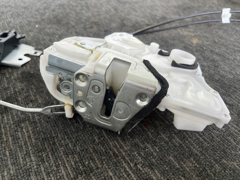 фото №13, Suzuki sx4 s-cross lift 19r 1.0 b замок двері правий перед оригінал europa