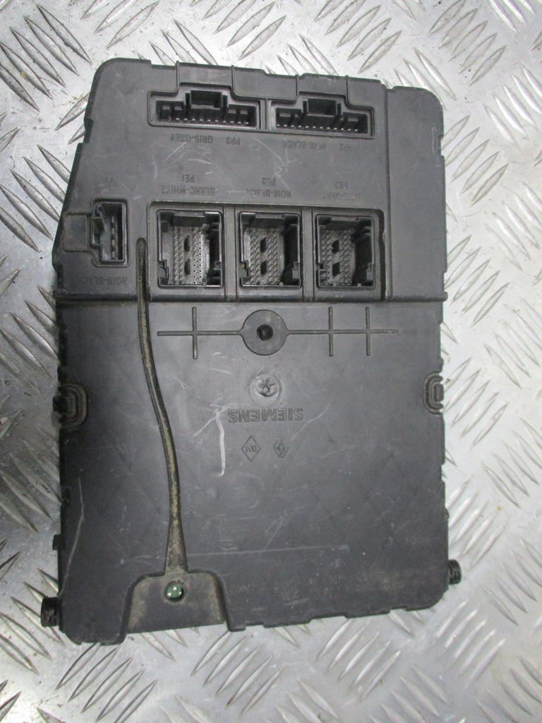 фото №3, Коробка запобіжників renault scenic ii 1.9 dci 8200351186