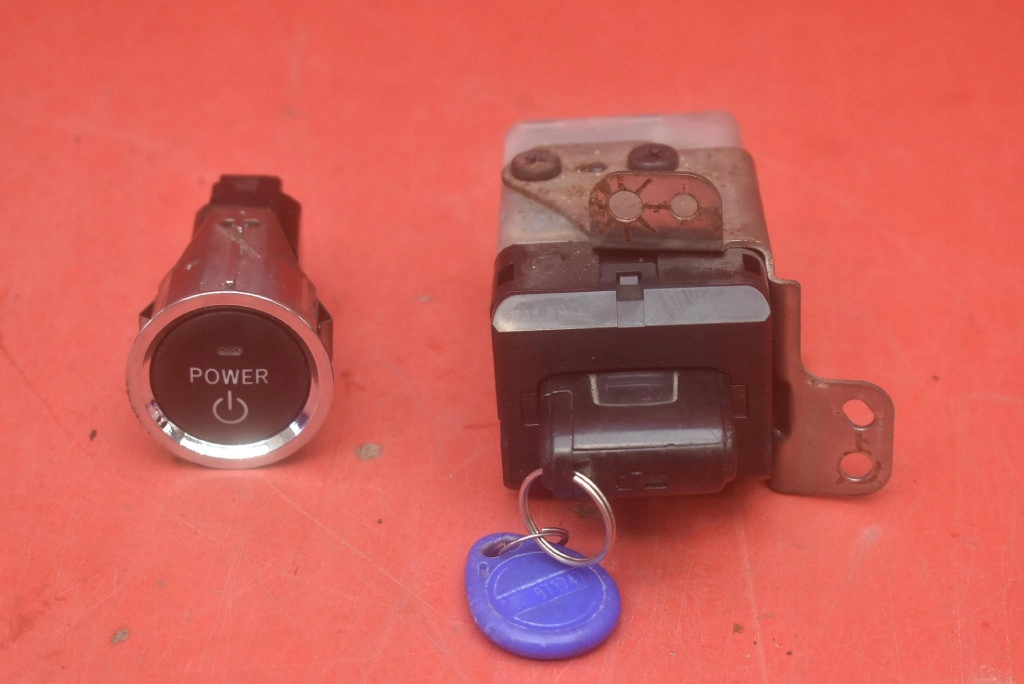 фото №1, Замок запалювання ключ кнопка кнопка старт/стоп 626399-000 toyota prius ii xw20 05-11