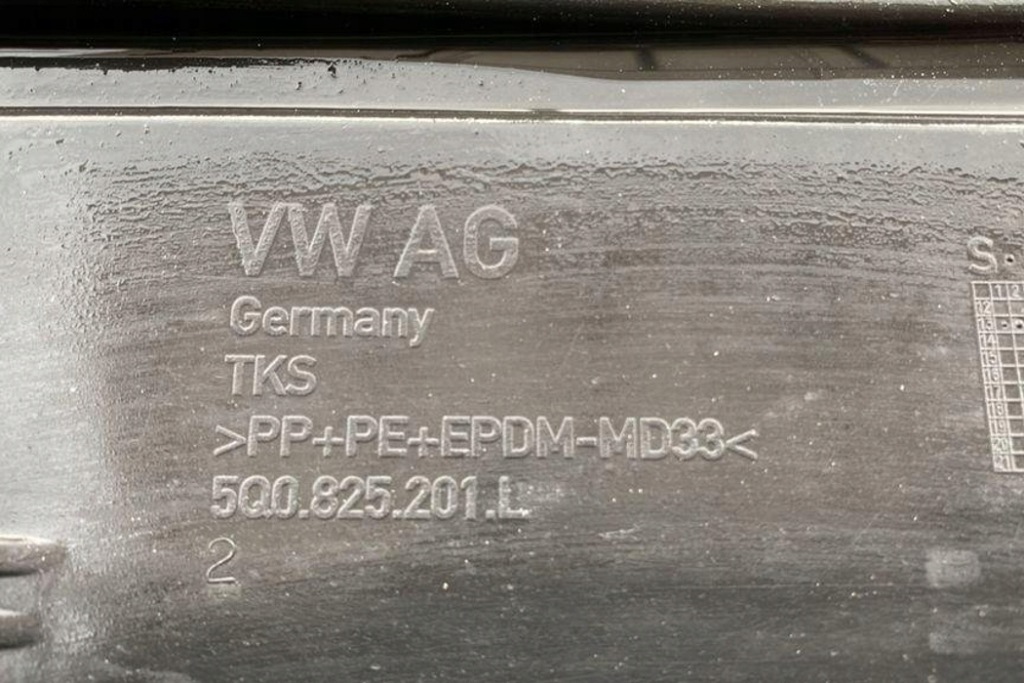 Купить Левая накладка подвеска audi a3 8v1, 8vk 5q0825201l 2.0l дизель 110kw 2013