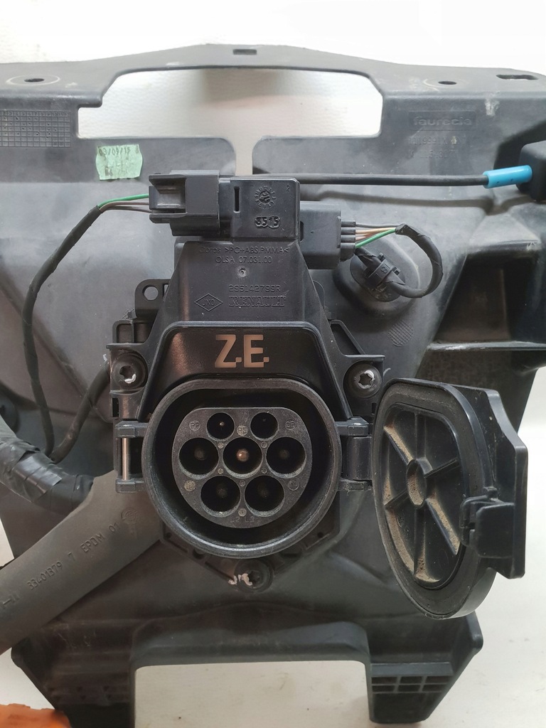 фото №6, Renault zoe 14-18 роз'єм заряджання кронштейн na pas передній перед