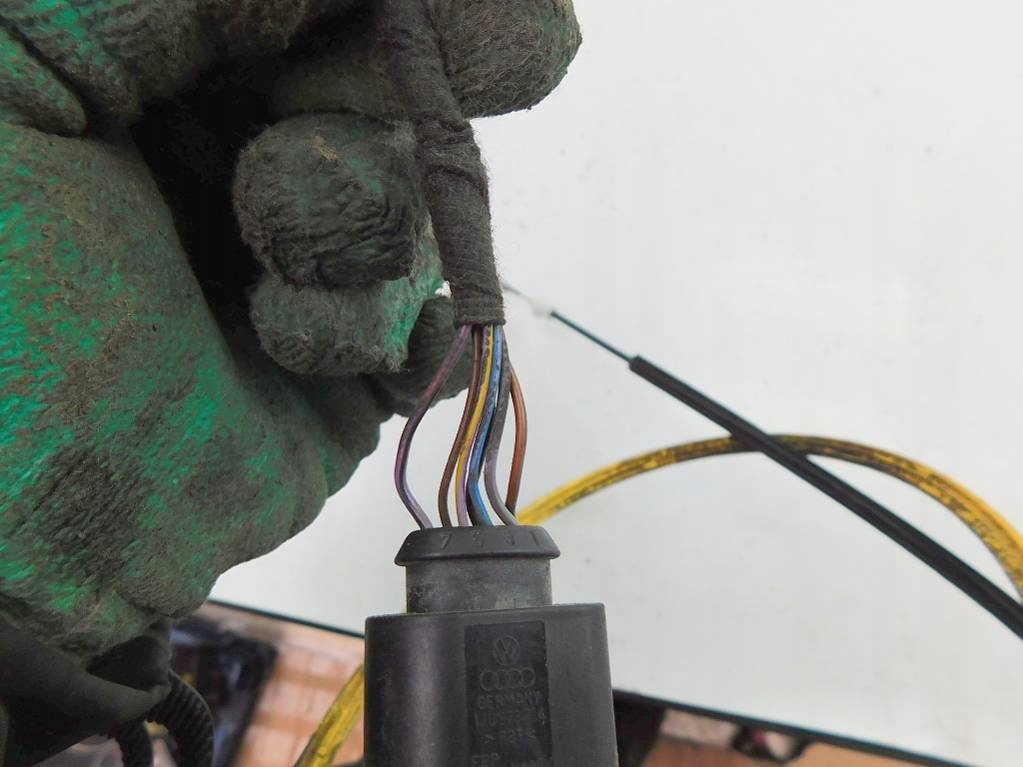 фото №7, Audi a6 c5 2001 lift замок двері правий задня 7 pin