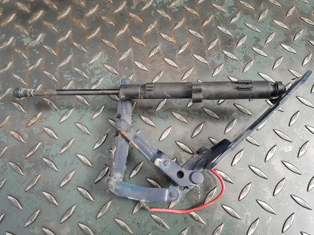 Петля правый привод капот крышки двигателя bmw e38 Недорого