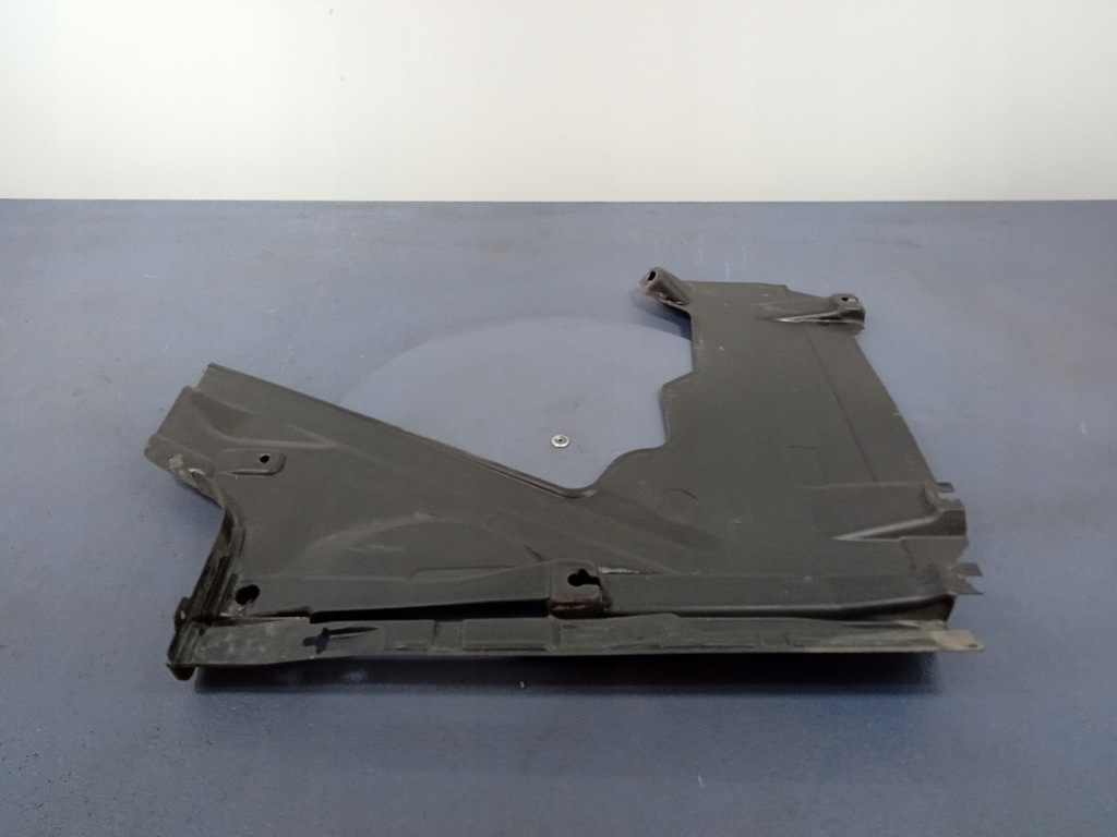 фото №1, Audi a4 b9 защита подвеска правая 8w0825216f