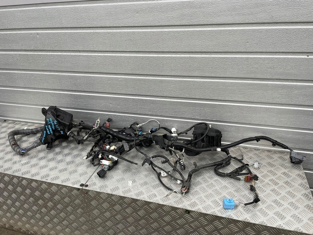 фото №1, Toyota yaris iii электропроводка отсек двигателя lift гибрид