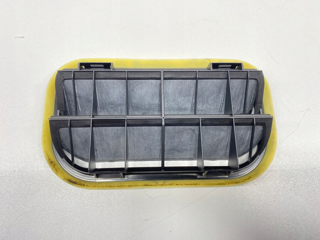 фото №1, Решітка вентиляційна витяжка повітря багажника vw touareg audi r8