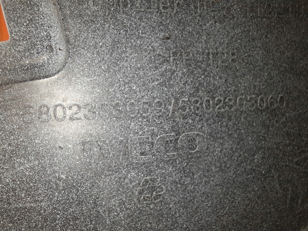 фото №11, Iveco s-way 19- уголок бампера правый перед 5802303060