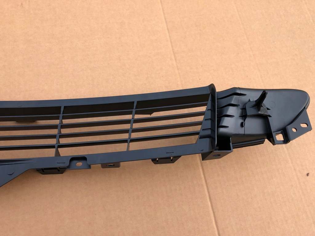 Решітка dół бампера передній 1085927-01-d 1085927-00-d tesla model 3 lift Доставка