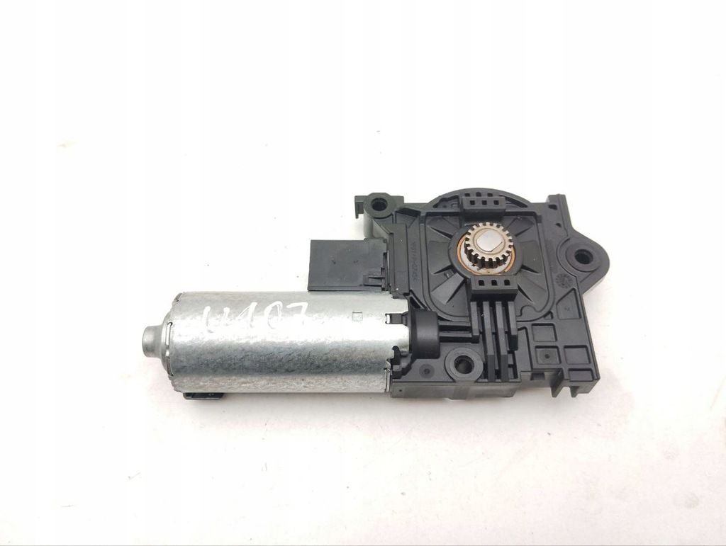 фото №1, Audi q7 4m 2017 моторчик люк