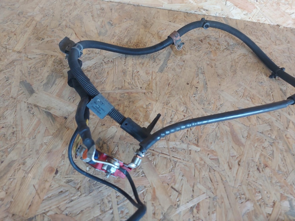 фото №1, Mercedes w246 клемма plus автоматическая коробка передач 2,0t 1,6 w176