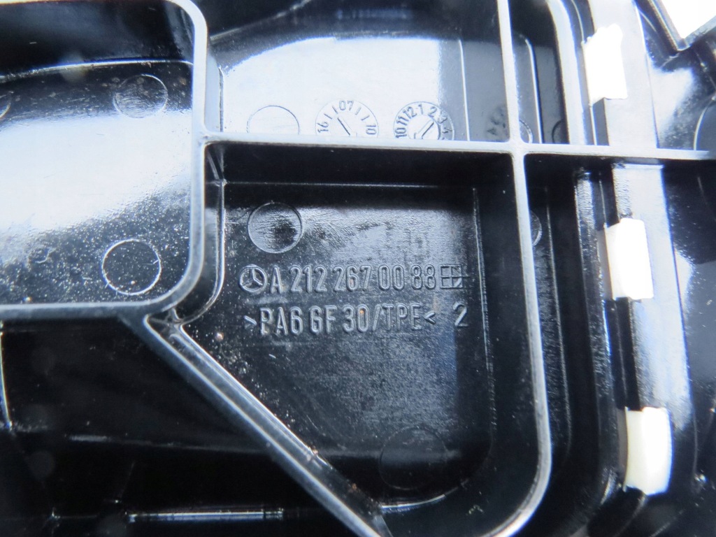 Захист заглушка кришка лампи фара a2122670088 mercedes w218 w212 Зі Шроту