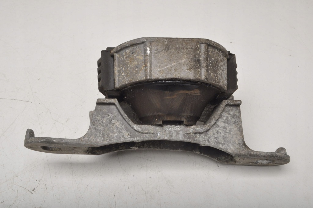 фото №1, Volvo s40 ii v50 2.4 20v 170km кронштейн подушка двигателя