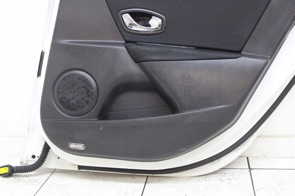 Дверей правий задні праве  задні renault megane 3 універсал 2009r- ov369 Доставка