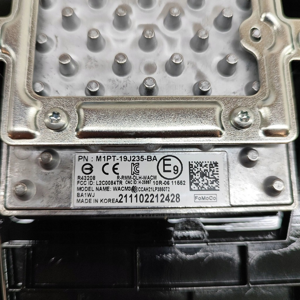 фото №8, Ford mustang mach-e 2022 кронштейн na кружка панели приборной панели