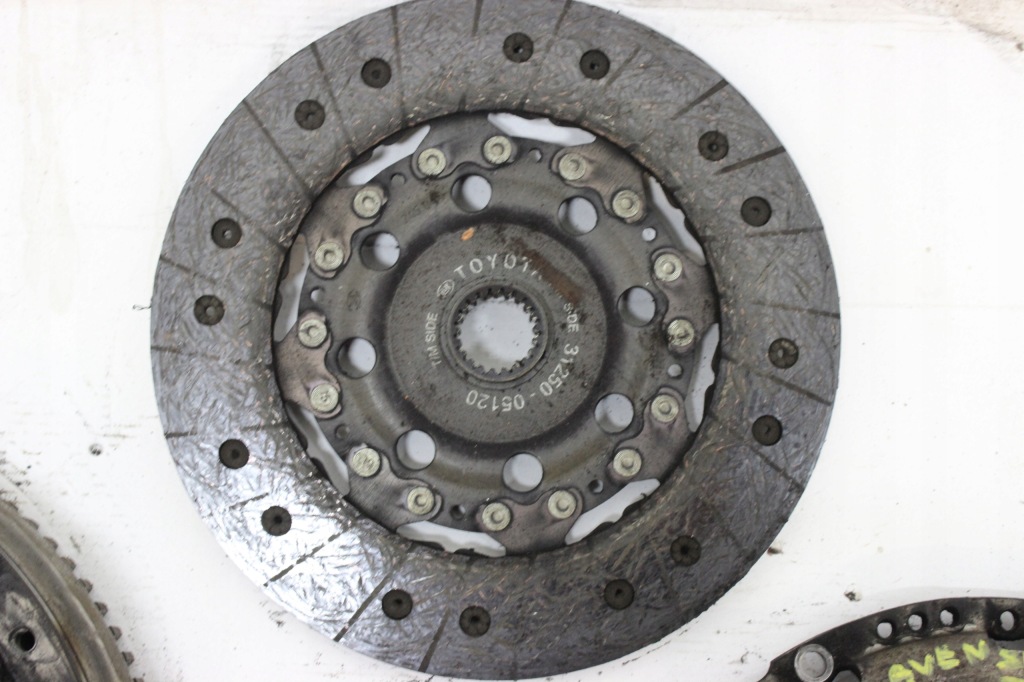 фото №4, Toyota avensis t25 2.2 d-4d зчеплення диск притиск колесо двомасовий комплект